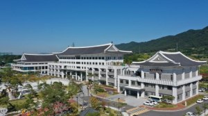예천군, 노인맞춤돌봄서비스 이용 어르신 ‘소금산에 출렁~한지로 추억 한 장’ 문화활동 실시
