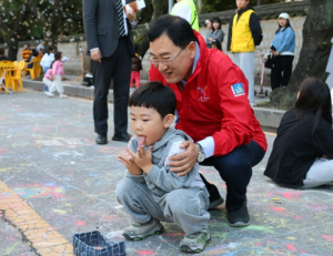 경주시, 대릉원 돌담길 상생마켓 ‘가을 정취 속 성황리 개최’
