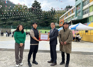 울릉군지역사회보장협의체, 초등학교에 학습교구 20세트 기탁