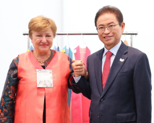 IMF 총재, APEC 정상회의 맞아 경주 문화 순방
