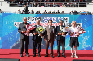 청도군, 지역발전 기여자에 자랑스러운 군민상·향토봉사상 시상 및 명예군민증 수여