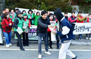조현일 경산시장, 수능 시험장 찾아 수험생 격려