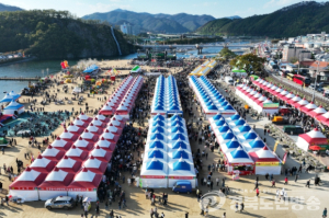 [기획취재] 대형 산불의 그늘을 뚫다 – 청송사과축제, 지역경제를 다시 깨우다 (1)
