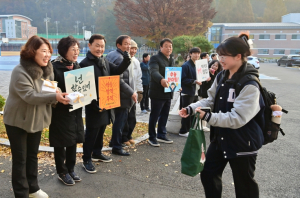 이남철 고령군수, 수능 고사장 찾아 수험생 응원