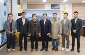 울릉군, 소상공인 특례보증 공로로 NH농협 울릉군지부에 감사패