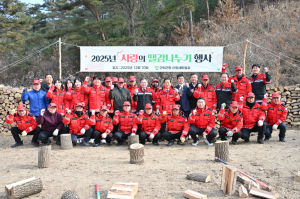군위군, ‘사랑의 땔감 나누기’ 실시… 취약계층 14가구에 16톤 지원