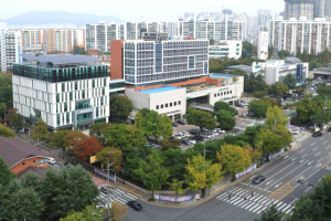 달서구청장 집무실 앞 막아선 노조