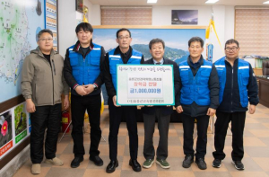 울릉군환경미화원노동조합, 지역인재 양성 위해 장학금 100만원 기탁
