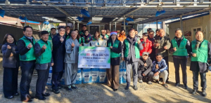 연말 온기 전한 `새마을산타`…구미시 이주여성 보호시설에 사랑 나눔