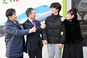 군위군, 지역 인재 의대 진학 축하·격려