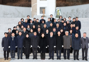 대구시교육청, 2026년 병오년 맞아 앞산 충혼탑 참배