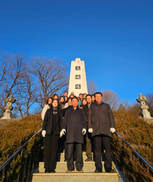상주교육지원청, 2026년 병오년(丙午年) 충혼탑 참배로 새해 시작