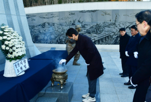경산시, 2026년 충혼탑 참배로 희망찬 출발