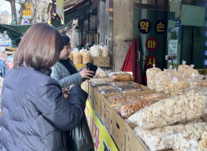 김천시 대곡동, 설 앞두고 전통시장 장보기로 민생 살핀다