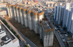 칠곡군, 20년 묵은 숙원 풀린다… 북삼 JK아파트 철거