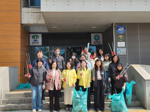 군위군보건소, 플로깅 봉사활동 전개…청결한 지역환경 조성 앞장