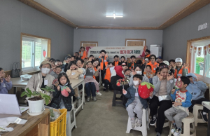 영주시여성단체협의회, 엄마와 자녀 ‘딸기 체험’ 눈길