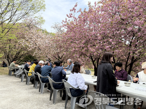 김천 하교사, 겹벚꽃축제 나눔공양 성료… 어르신 200명 초청
