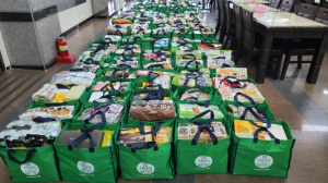 대경월드휴먼브리지, 취약가정에 생필품 전달 ...“작은 보따리에 담은 큰 온기”