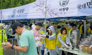 경주 K푸드 기업 ㈜미정, 벚꽃마라톤서 쌀국수 1만3,600컵 나눔