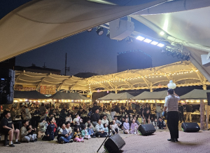 군위전통시장 야시장 ‘성황’… 먹거리·공연 결합, 상권 활력 견인