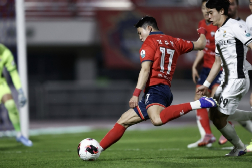 김천상무, 홈 100번째 경기서 완패… 강원에 0-3 무릎