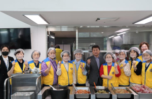 청도군 여성단체협의회 따뜻한 ‘사랑의 무료 급식 봉사’ 펼쳐