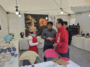 [포토뉴스] 김학홍 문경시장 예비후보, 문경 찻사발축제장 찾아 지지 호소