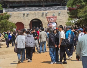 노동절 황금연휴 첫날, 문경찻사발축제장 ‘인산인해’