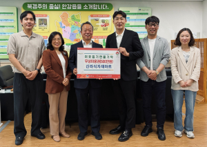 “개업 축하 대신 이웃 나눔”…안강 신라식자재마트, 500만원 상당 이용권 기탁