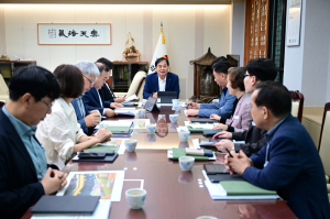 배낙호 김천시장, 취임 후 첫 간부회의 주재…