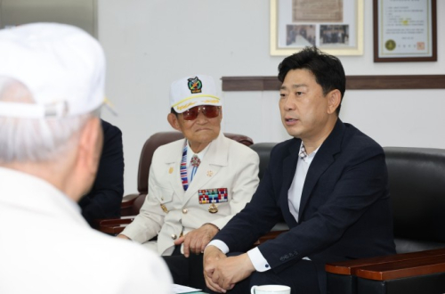 박용선 포항시장 당선인, 학도의용군 참전용사 만나 감사 전해