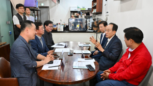 폭염경보 첫날 쪽방촌 찾은 추경호 대구시장…