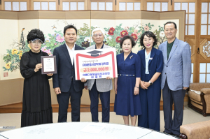 김중원 아름다운얼굴피부과 원장, 문경시장학회에 장학금 200만원 기탁