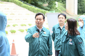 문경시, 구제역 차단방역 총력…김학홍 시장 거점소독시설 긴급 점검