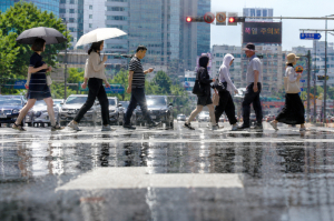 폭염 기세 꺾일 줄 모르네…대구 38℃, 경북 내륙도 '펄펄'
