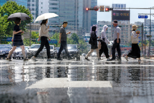 폭염 기세 꺾일 줄 모르네…대구 38℃, 경북 내륙도 '펄펄'