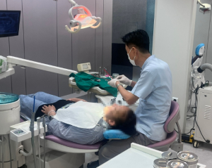군위군, '희망의 징검다리 사업' 통해 취약계층 무료 치과 치료 지원
