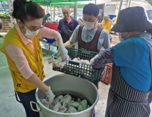 안동시자원봉사센터, ‘행복한 사랑방’ 여름 보양식 나눔