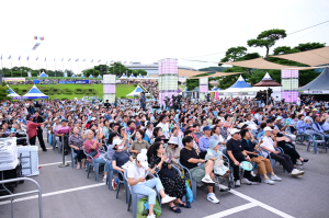 김천 한여름 밤 달군 ‘신바람 행복 콘서트’…5천여 관객 열광