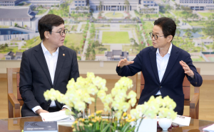 최휘영 문체부 장관 첫 경북도청 방문…문화·관광 현안 논의