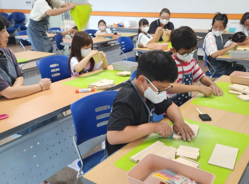 영덕군가족센터, '가족과 함께하는 목공 체험' 성황