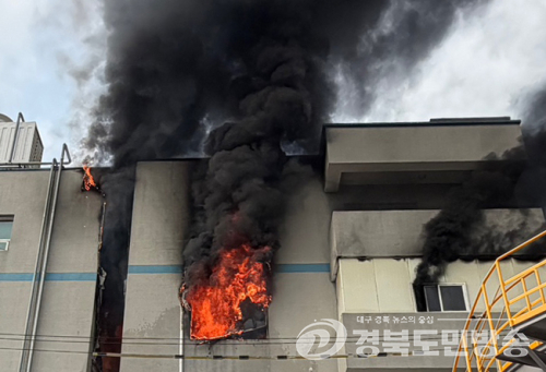 부천 공장 화재로 소방대원 5명 부상…1명 심정지 상태로 이송