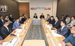 문경·성남시장, 판교서 교류 확대 논의…감홍사과 홍보 동참