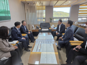 군위군-대경경자청, 신공항 연계 산업 육성 논의